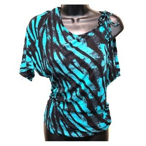 Wet seal black and teal half sleeve top